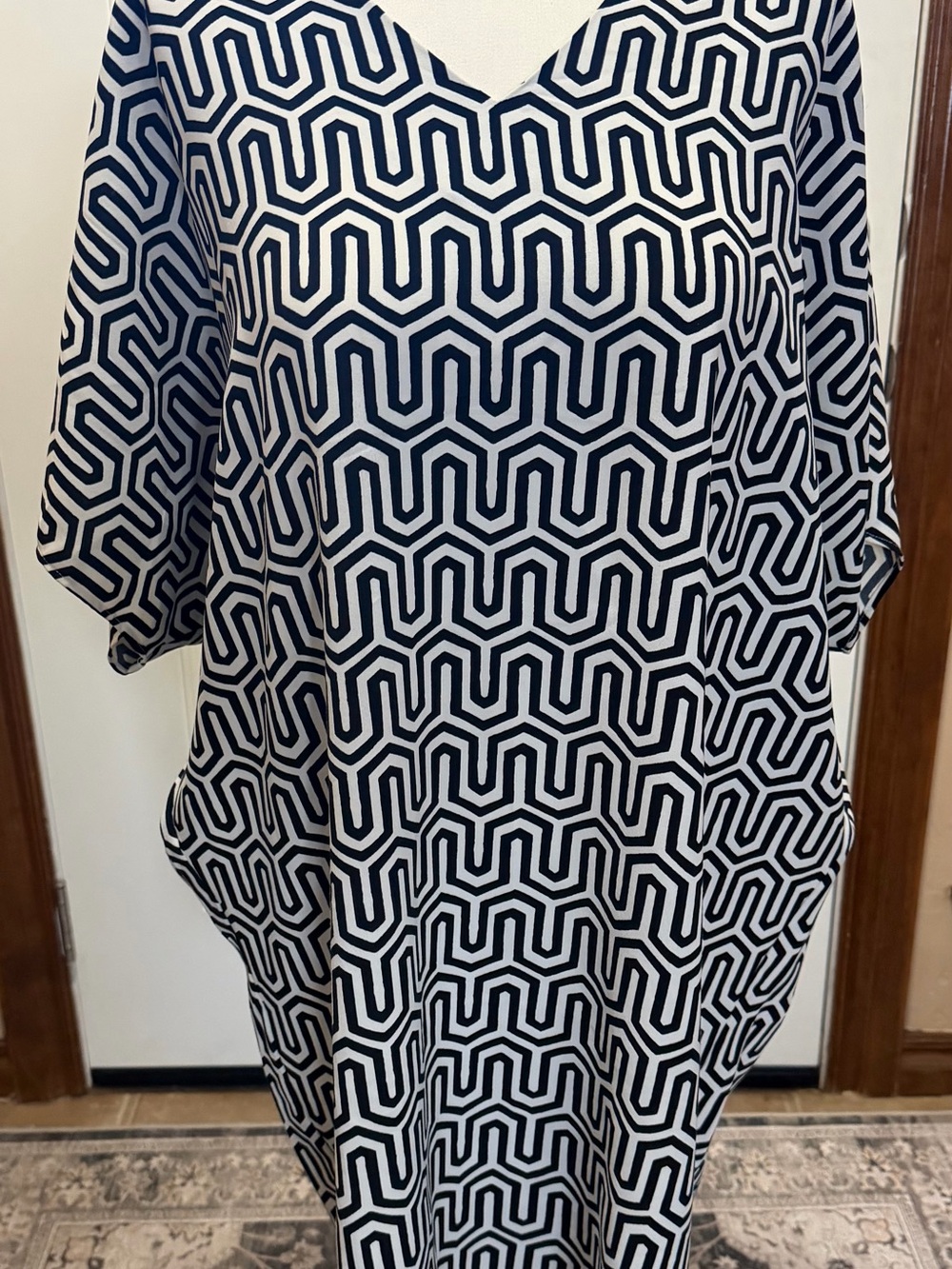 Chico's Black and White Geometric V-Neck Dress Tunic size 2 12 14